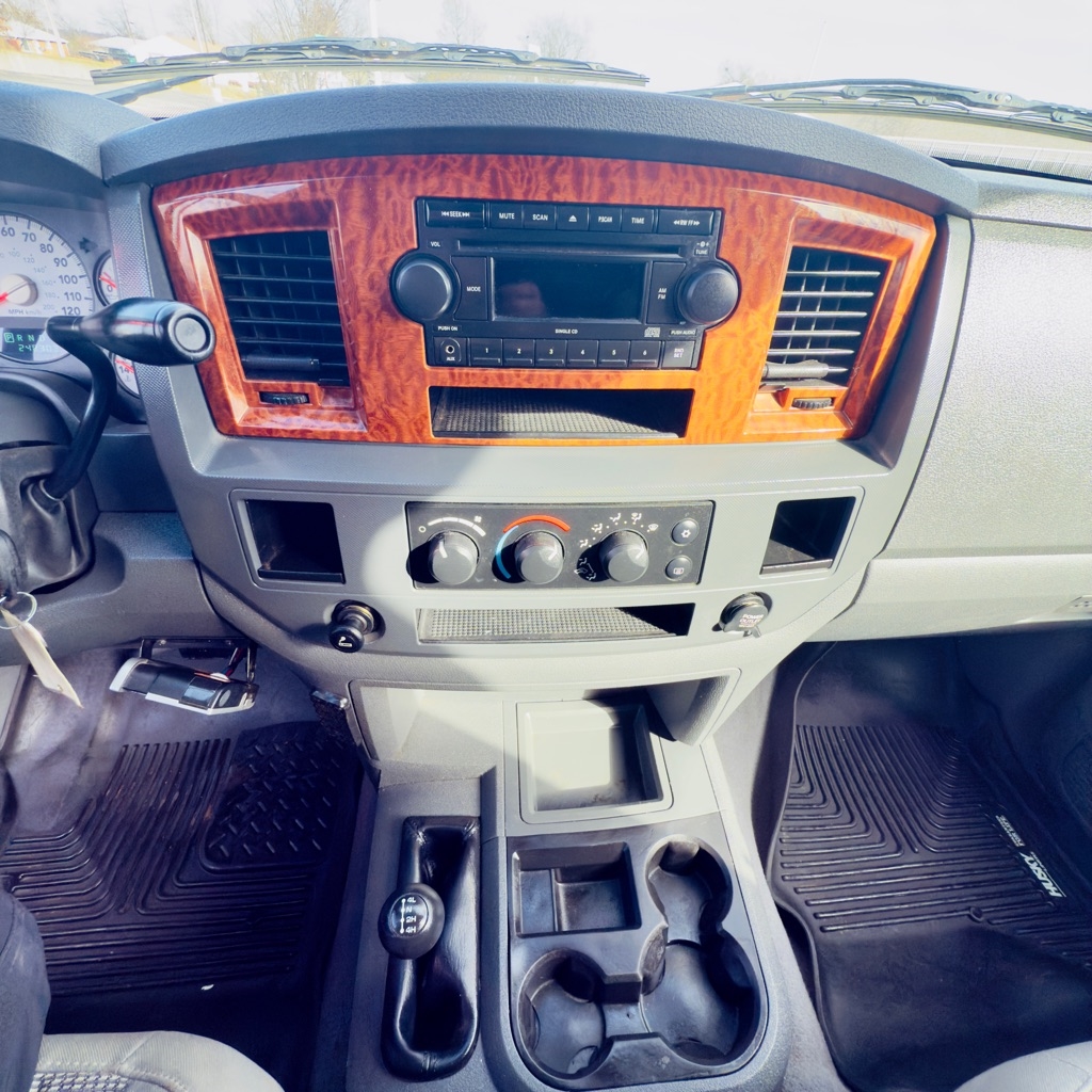 Dodge Ram 2500 4dr Quad Cab 140.5 4WD SLT 2006