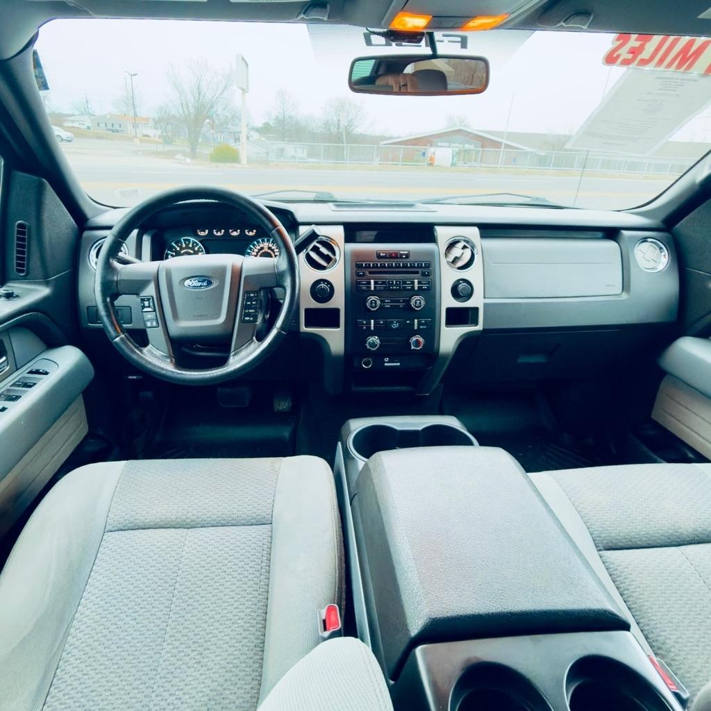 Ford F-150 4WD SuperCrew 145" Platinum 2011