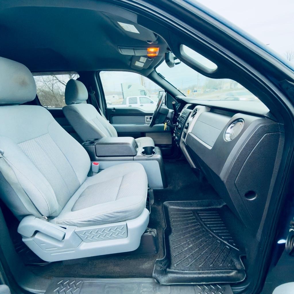 Ford F-150 4WD SuperCrew 145" Platinum 2011