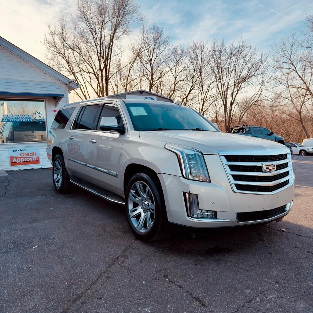 Cadillac Escalade ESV 2WD 4dr Luxury 2015