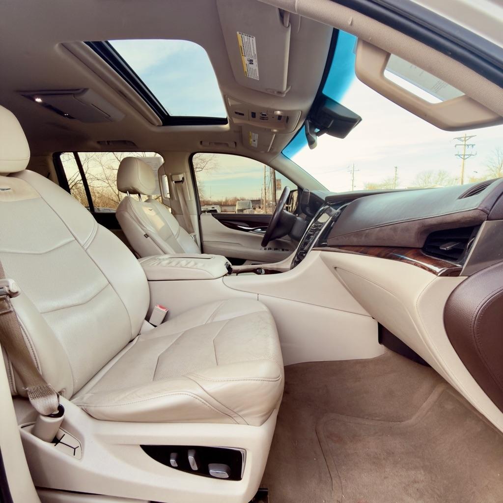 Cadillac Escalade ESV 2WD 4dr Luxury 2015