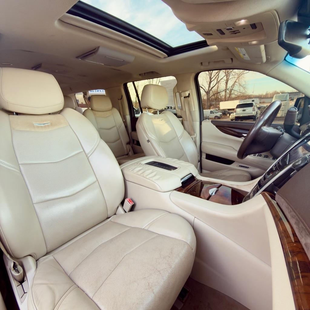Cadillac Escalade ESV 2WD 4dr Luxury 2015
