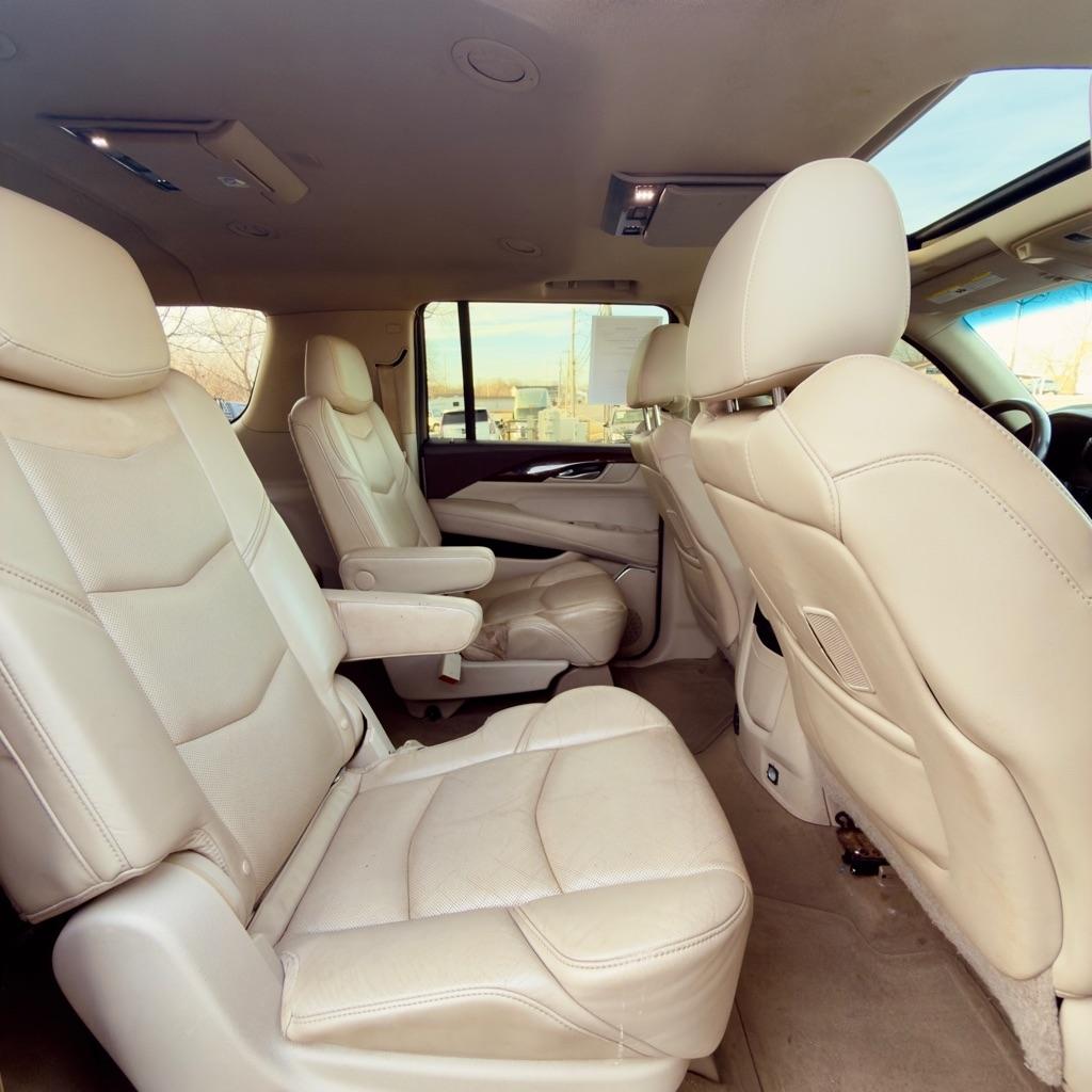 Cadillac Escalade ESV 2WD 4dr Luxury 2015