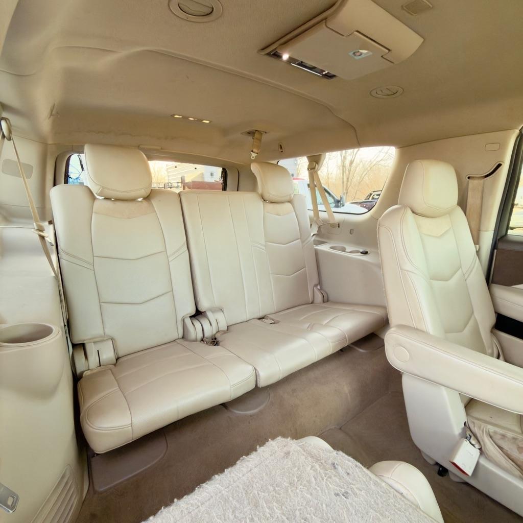 Cadillac Escalade ESV 2WD 4dr Luxury 2015