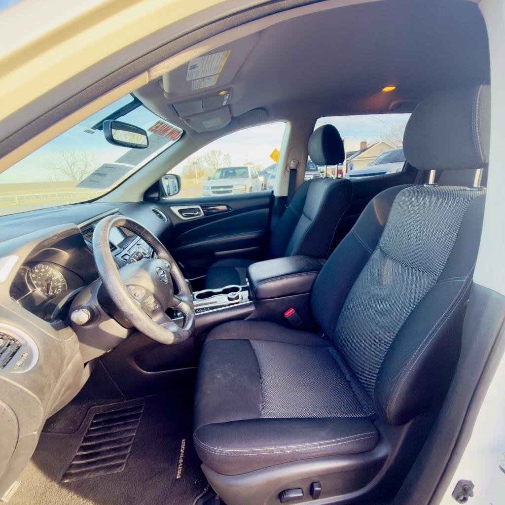 Nissan Pathfinder 4x4 SV 2019