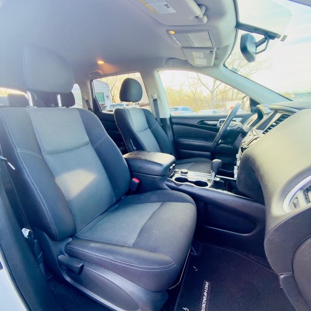 Nissan Pathfinder 4x4 SV 2019