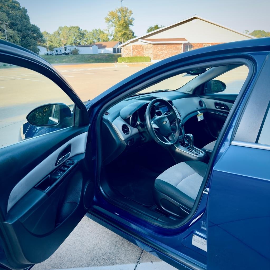 Chevrolet Cruze 4dr Sdn LS 2012