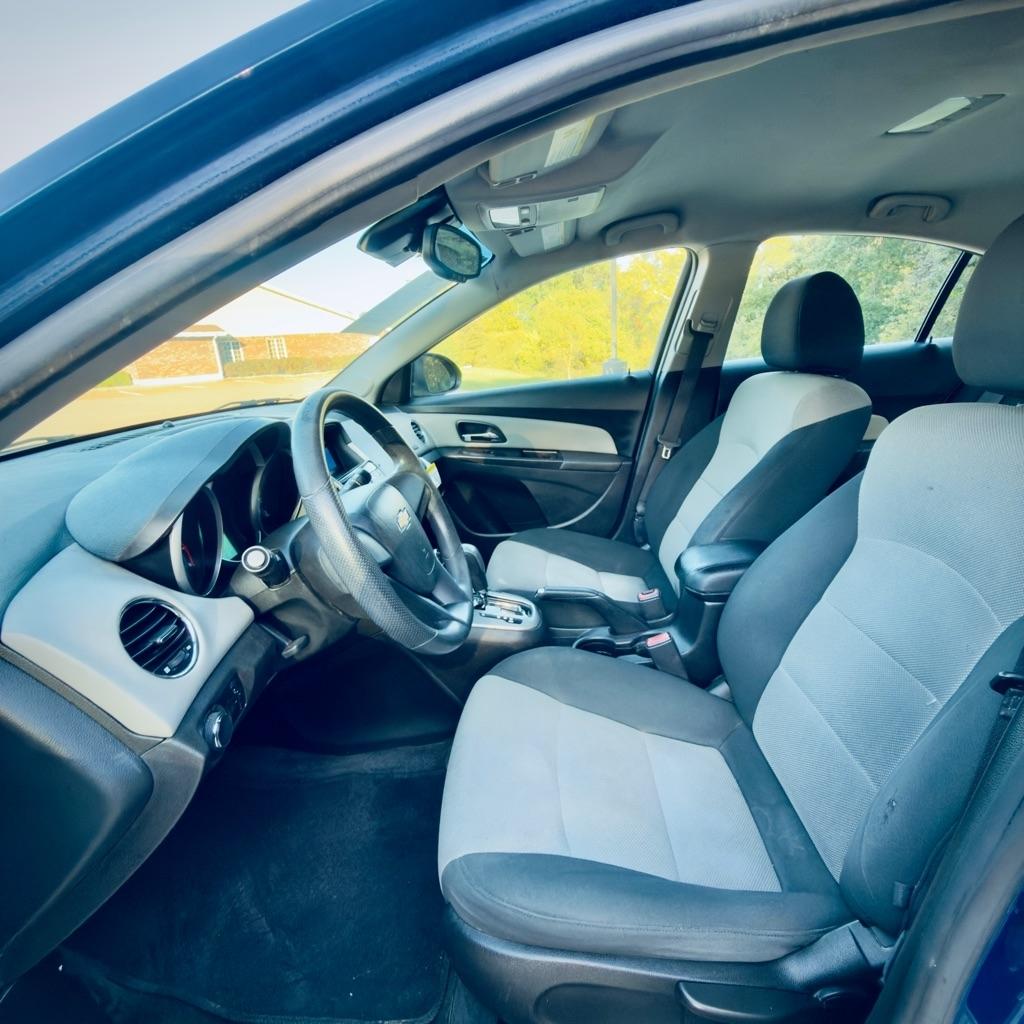 Chevrolet Cruze 4dr Sdn LS 2012