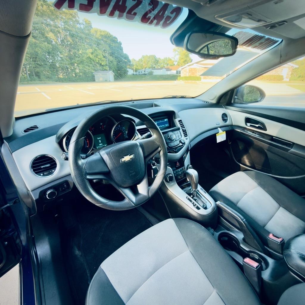 Chevrolet Cruze 4dr Sdn LS 2012