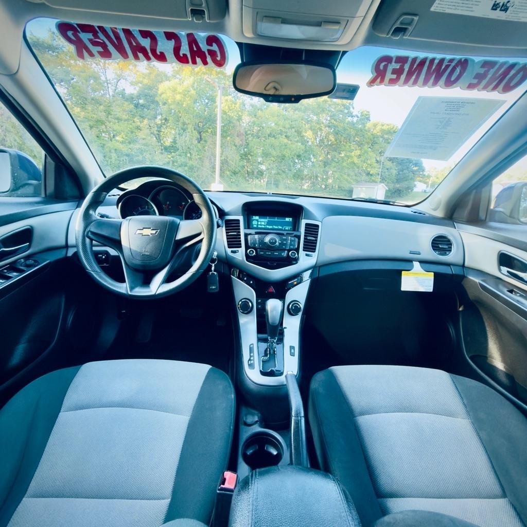 Chevrolet Cruze 4dr Sdn LS 2012