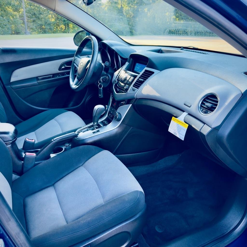 Chevrolet Cruze 4dr Sdn LS 2012