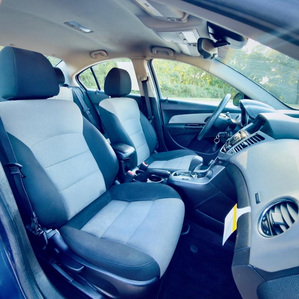 Chevrolet Cruze 4dr Sdn LS 2012