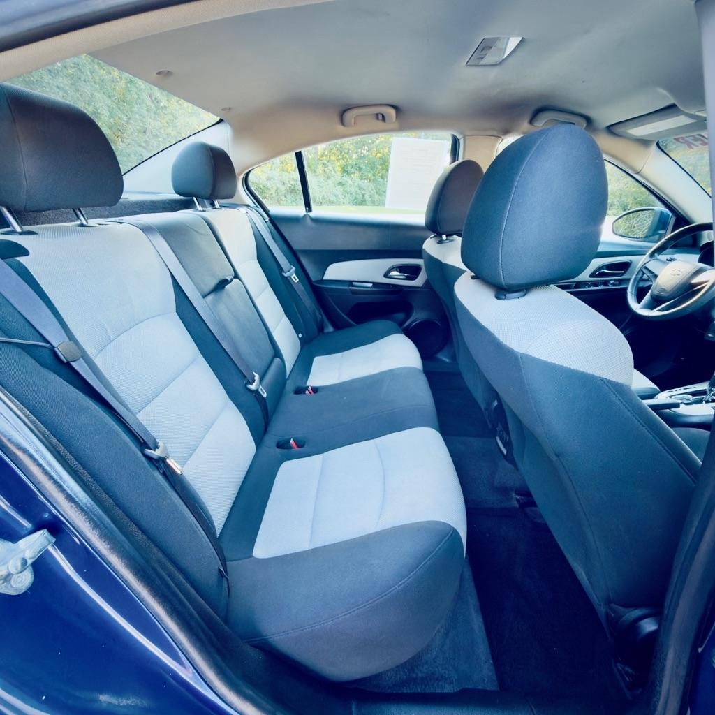 Chevrolet Cruze 4dr Sdn LS 2012