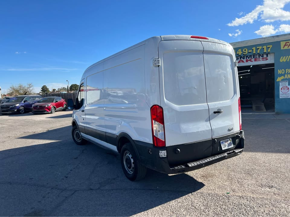 Ford Transit 150 Van Med. Roof w/Sliding Pass. 148-in. WB 2015