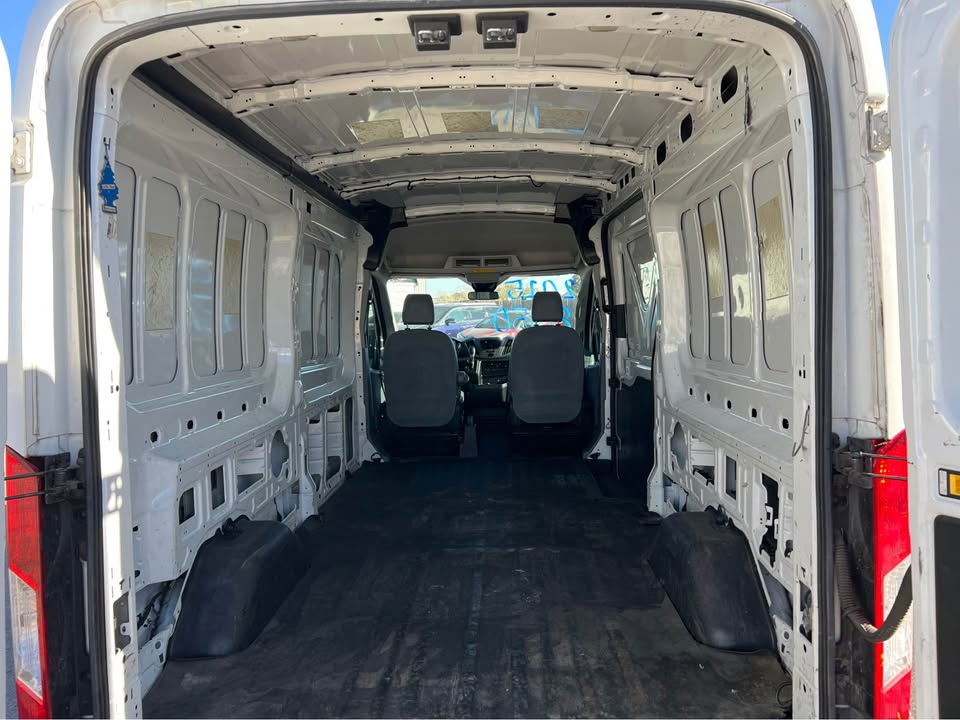 Ford Transit 150 Van Med. Roof w/Sliding Pass. 148-in. WB 2015