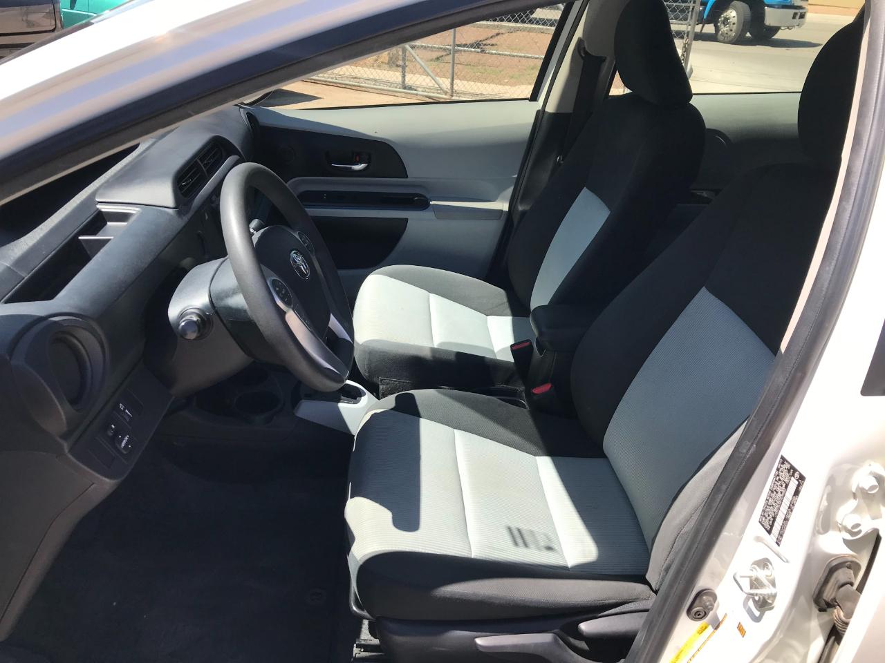 Toyota Prius c One 2013