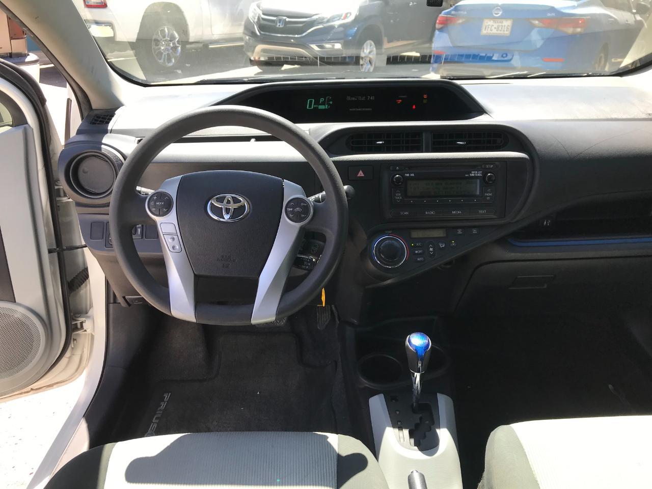Toyota Prius c One 2013