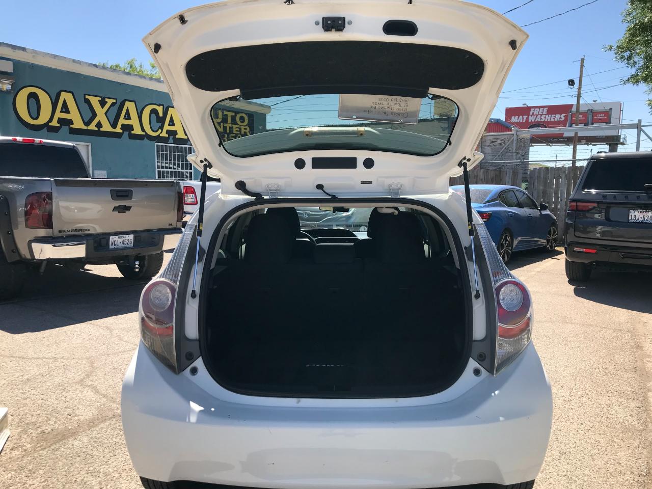 Toyota Prius c One 2013