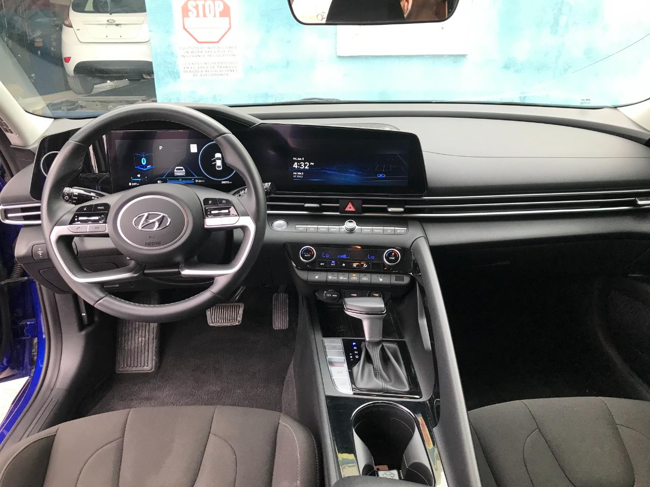 Hyundai Elantra SEL 2023