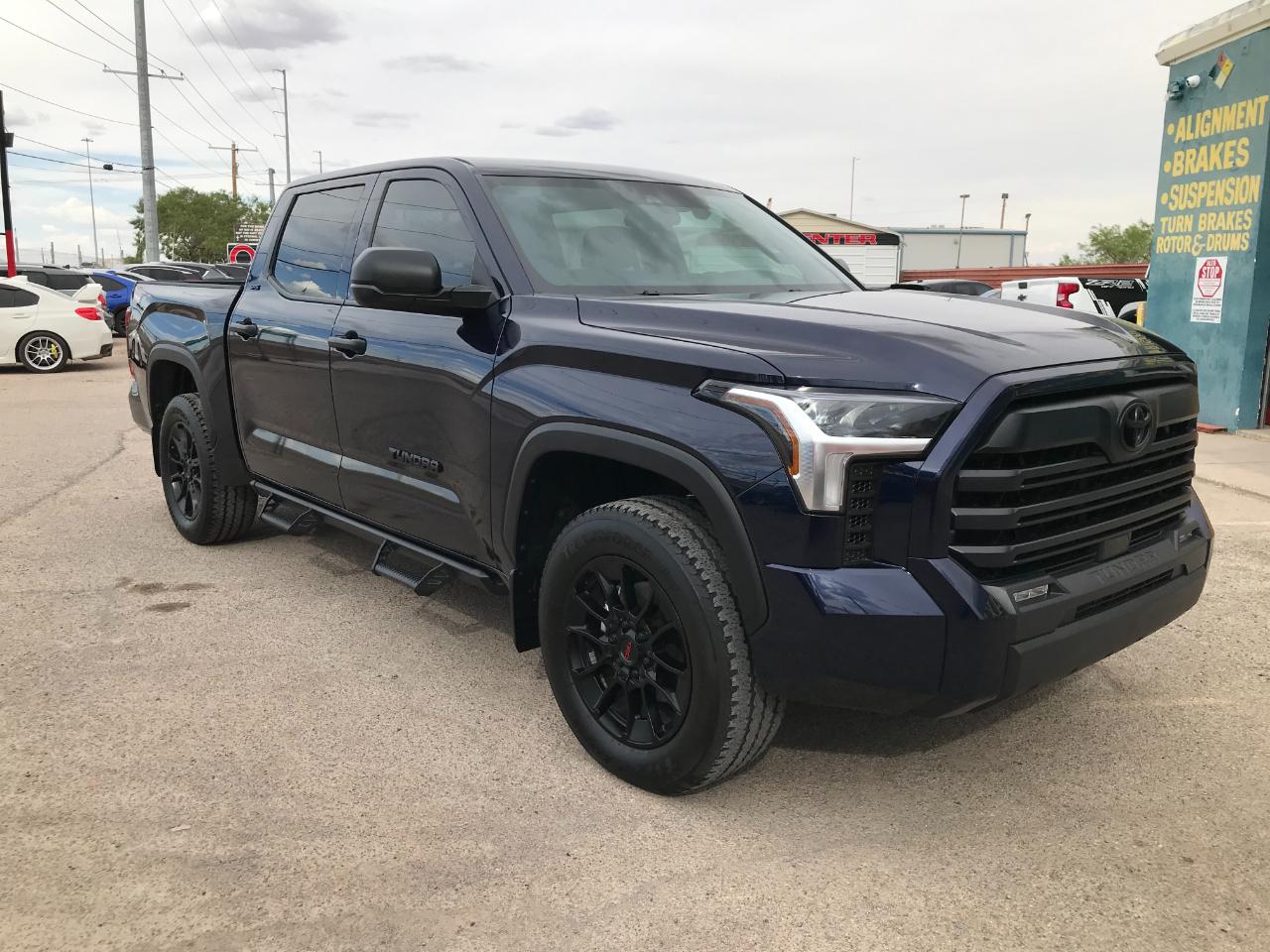 Toyota Tundra SR5 CrewMax 4WD 2025