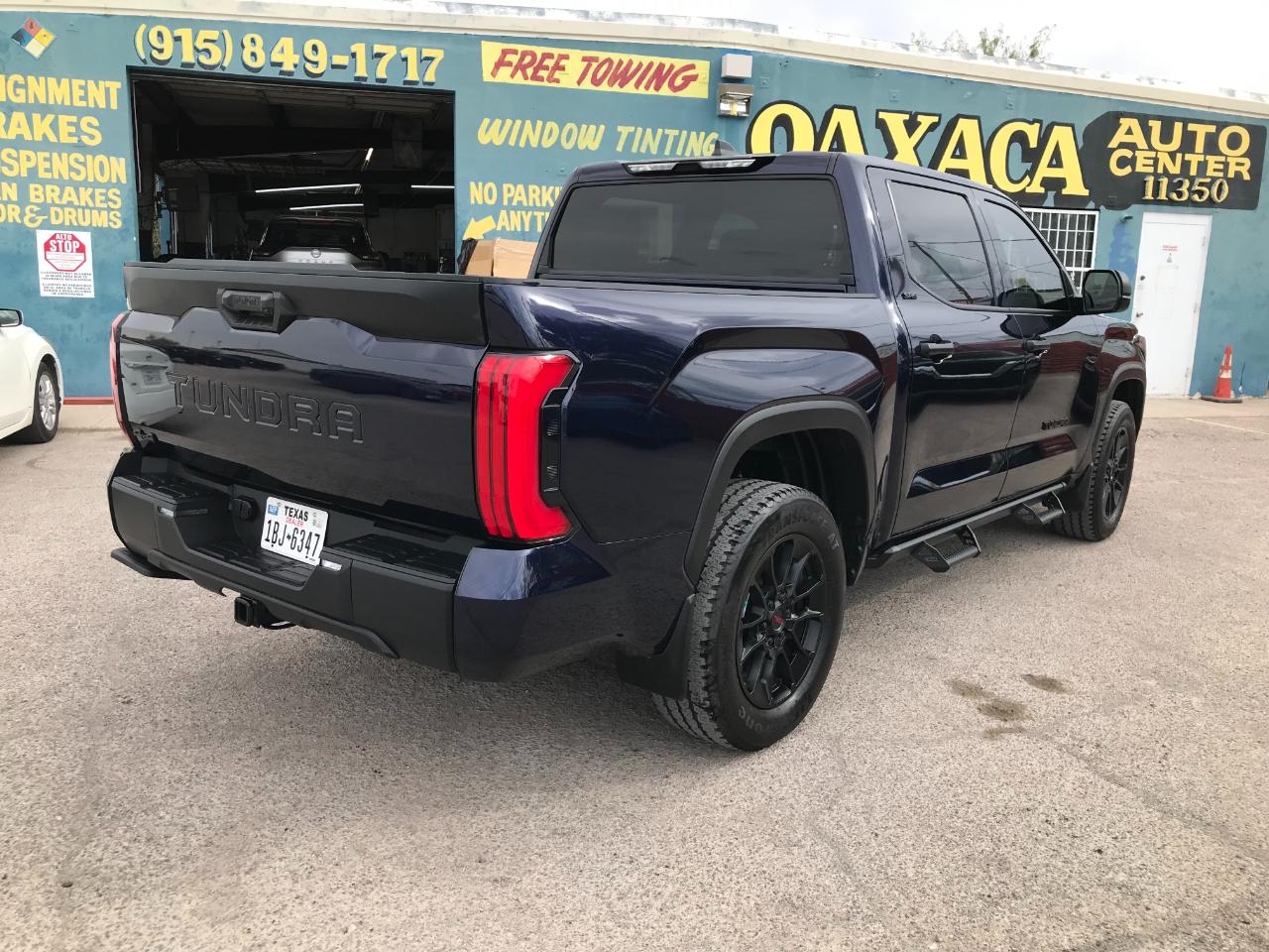 Toyota Tundra SR5 CrewMax 4WD 2025