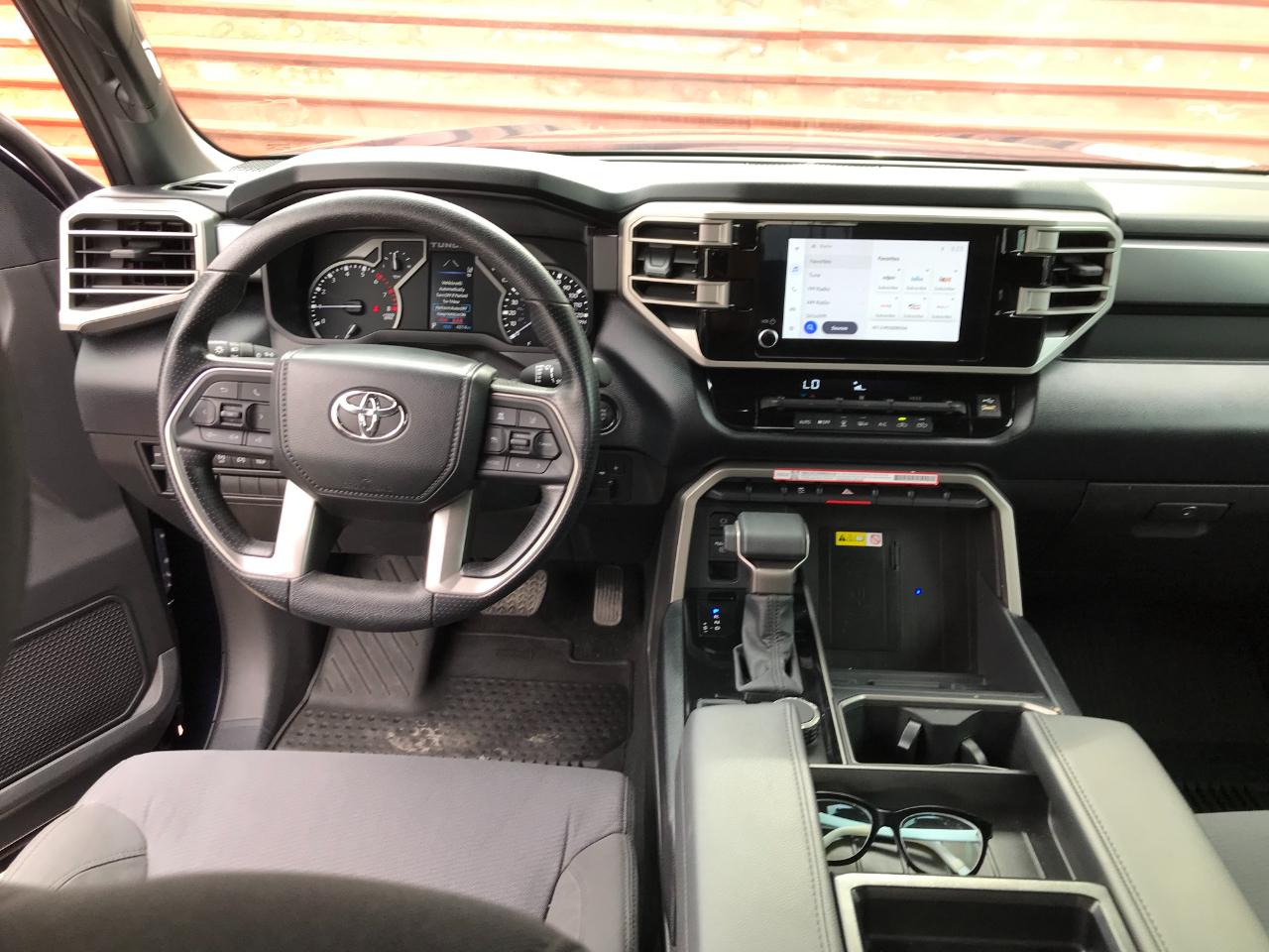 Toyota Tundra SR5 CrewMax 4WD 2025