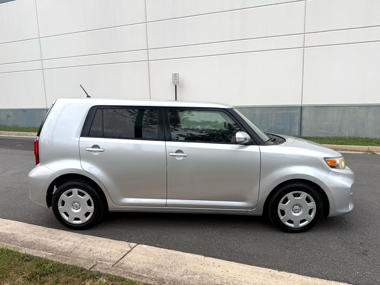 2012 Scion xB photo 9