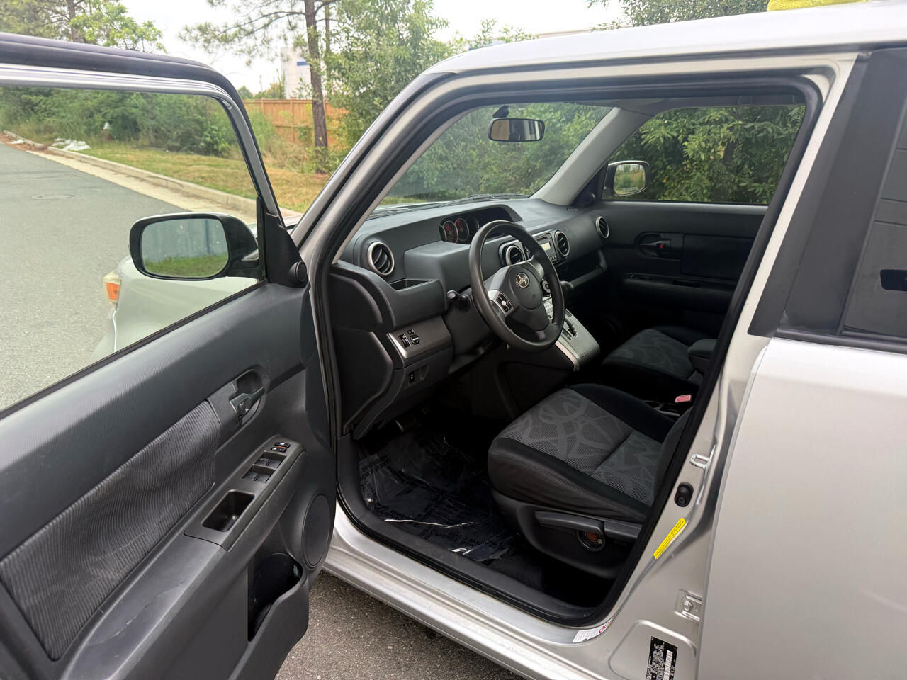 2012 Scion xB photo 11