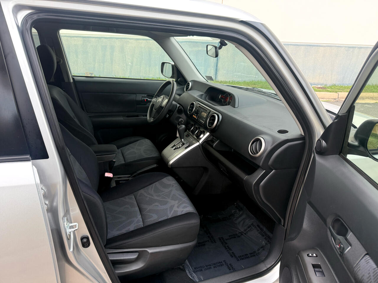 2012 Scion xB photo 18
