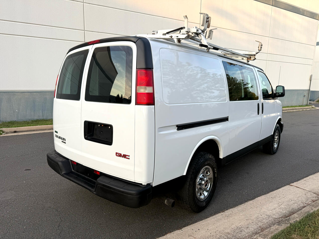 2011 Gmc Savana 3500 Cargo photo 4