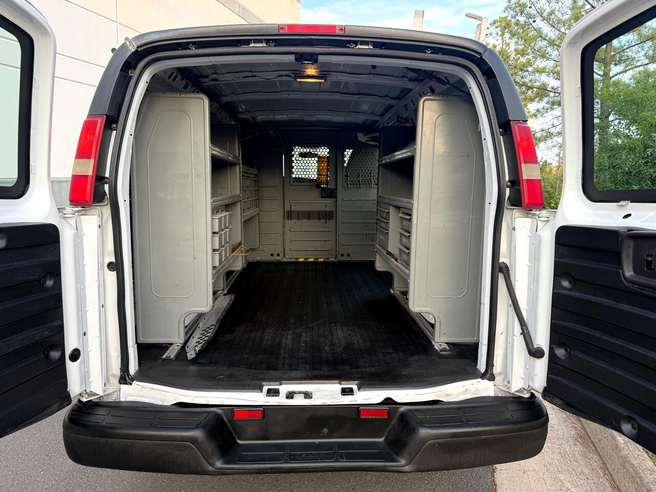 GMC Savana Cargo Van RWD 3500 135" 2011 GMC Savana Cargo Van RWD 3500 135" 2011