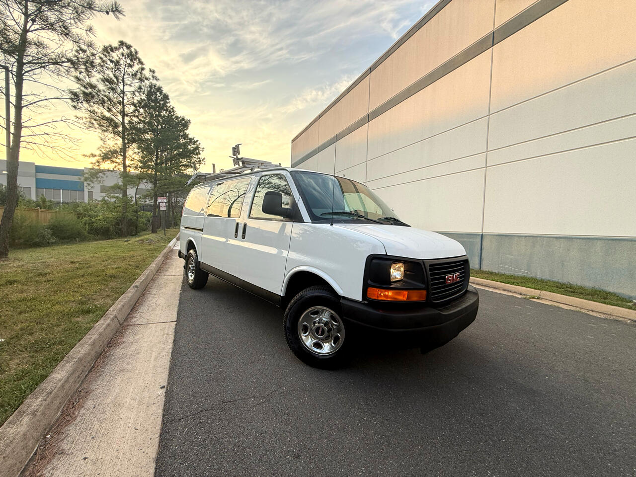 GMC Savana Cargo Van RWD 3500 135" 2011 GMC Savana Cargo Van RWD 3500 135" 2011