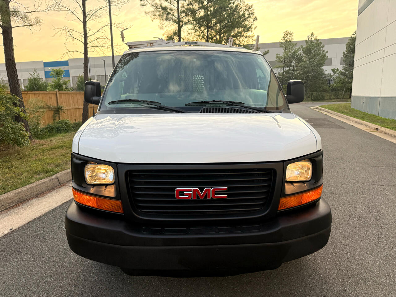 GMC Savana Cargo Van RWD 3500 135" 2011 GMC Savana Cargo Van RWD 3500 135" 2011