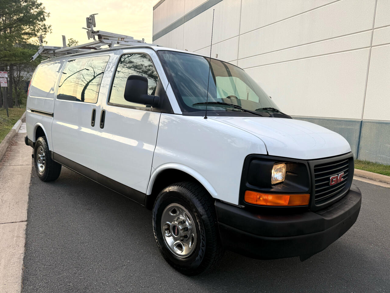 GMC Savana Cargo Van RWD 3500 135" 2011 GMC Savana Cargo Van RWD 3500 135" 2011