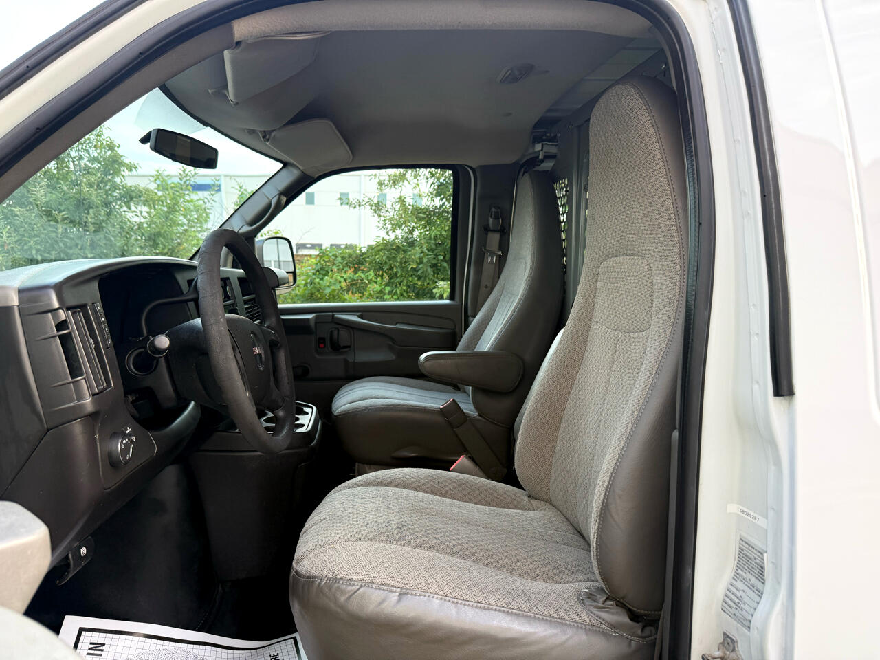 GMC Savana Cargo Van RWD 3500 135" 2011 GMC Savana Cargo Van RWD 3500 135" 2011