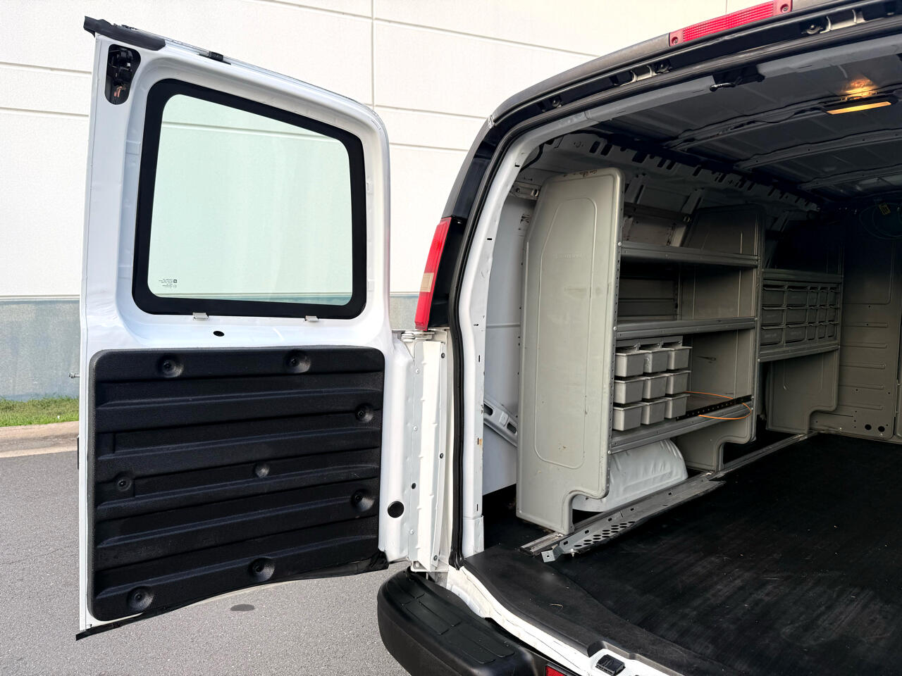 GMC Savana Cargo Van RWD 3500 135" 2011 GMC Savana Cargo Van RWD 3500 135" 2011