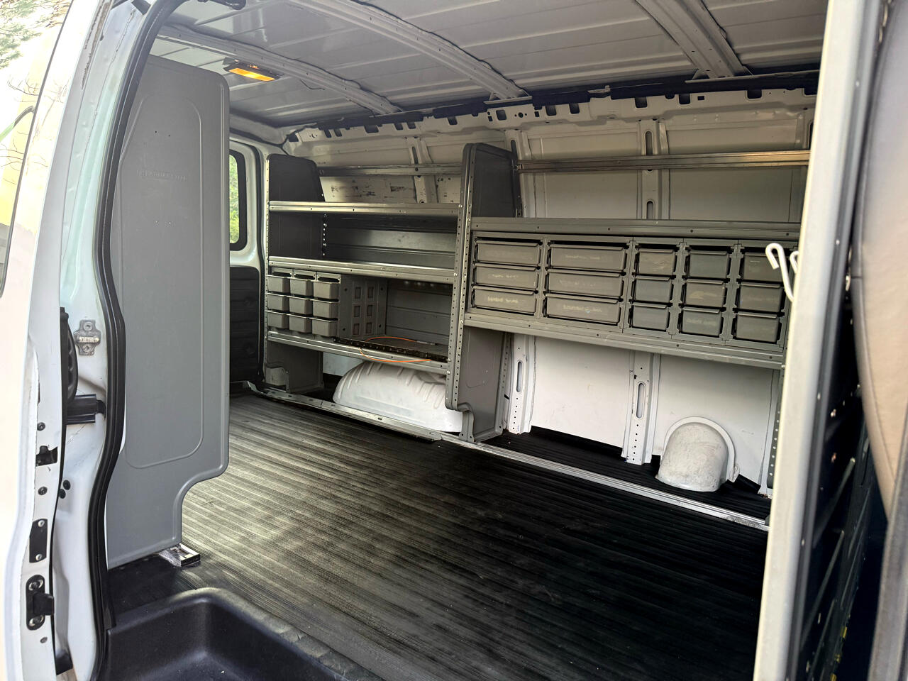 GMC Savana Cargo Van RWD 3500 135" 2011 GMC Savana Cargo Van RWD 3500 135" 2011