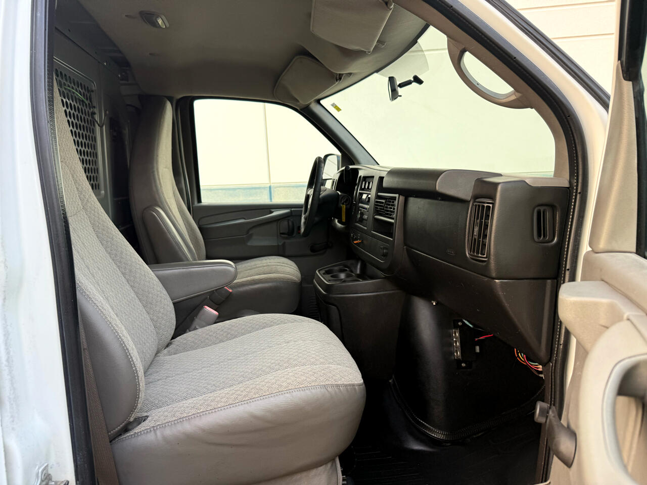 GMC Savana Cargo Van RWD 3500 135" 2011 GMC Savana Cargo Van RWD 3500 135" 2011