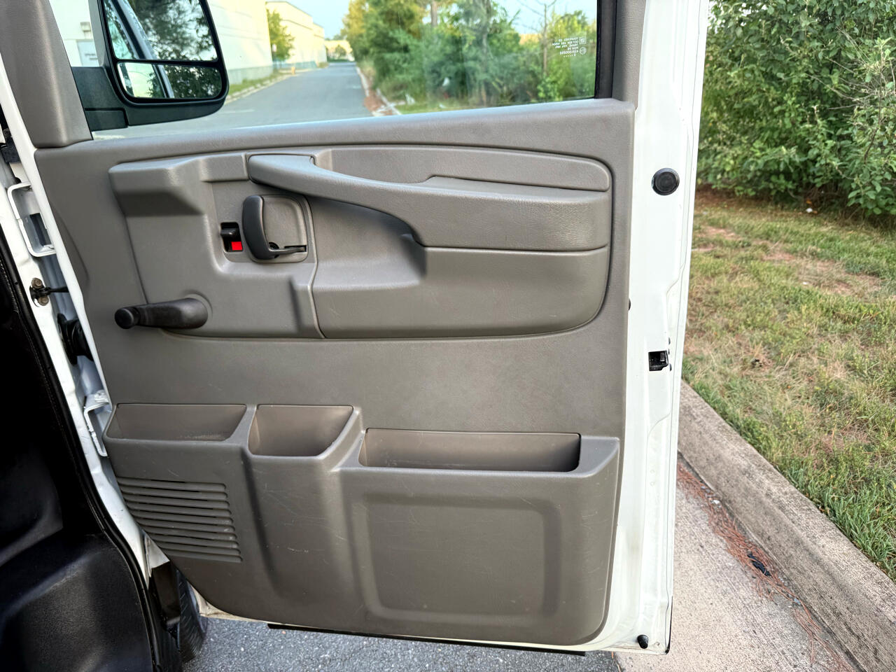 GMC Savana Cargo Van RWD 3500 135" 2011 GMC Savana Cargo Van RWD 3500 135" 2011