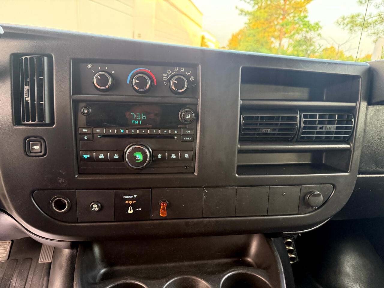 GMC Savana Cargo Van RWD 3500 135" 2011 GMC Savana Cargo Van RWD 3500 135" 2011