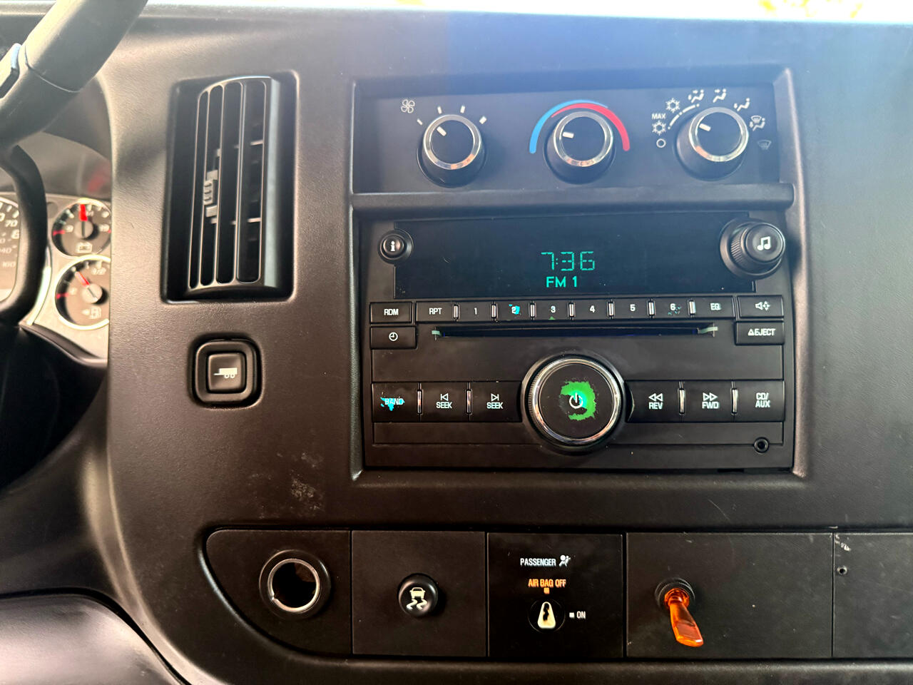 GMC Savana Cargo Van RWD 3500 135" 2011 GMC Savana Cargo Van RWD 3500 135" 2011