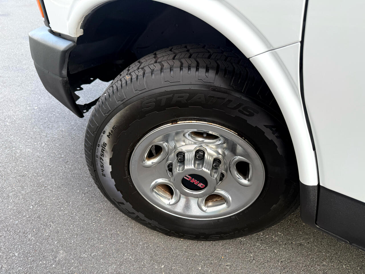 GMC Savana Cargo Van RWD 3500 135" 2011 GMC Savana Cargo Van RWD 3500 135" 2011