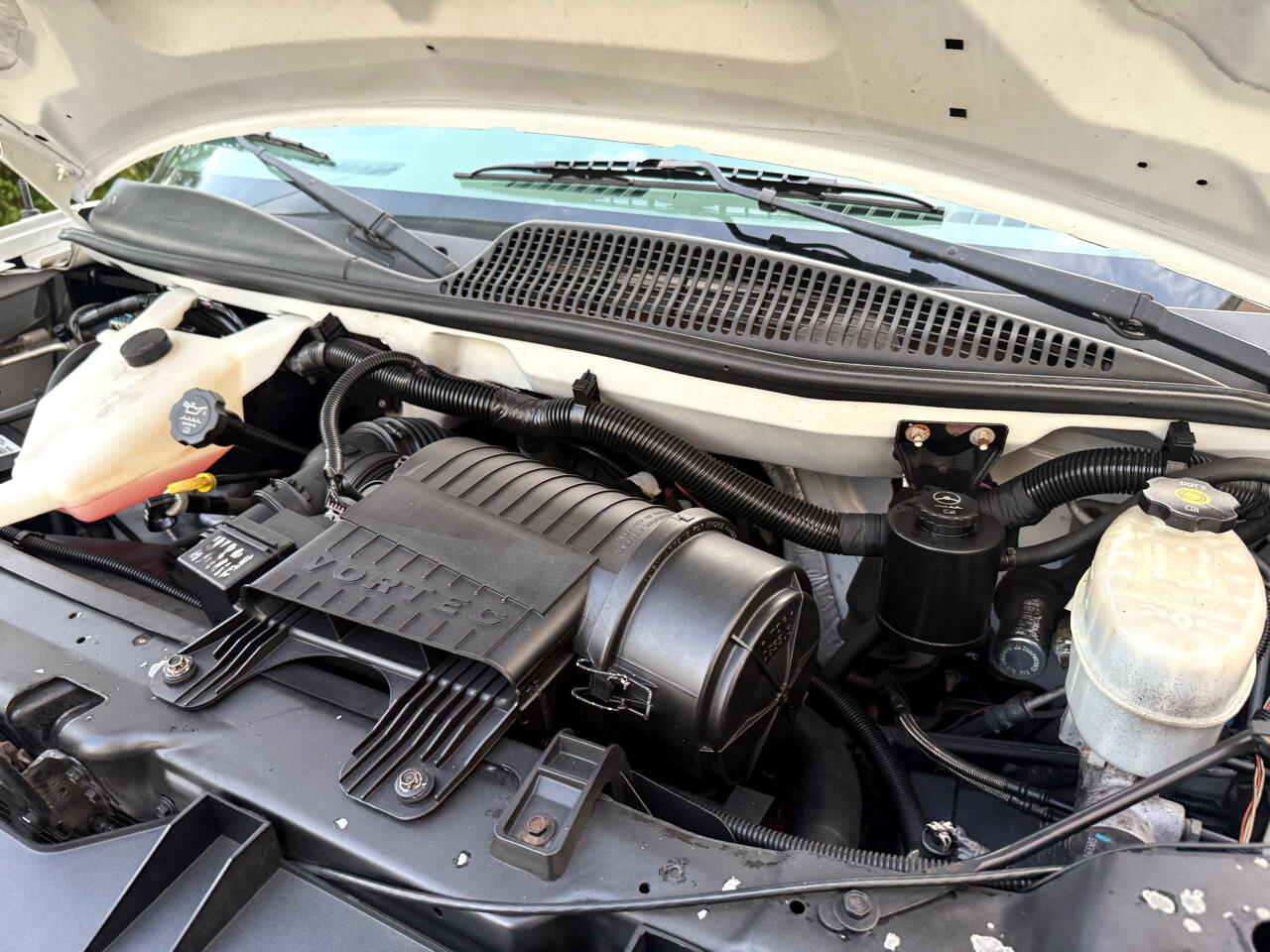 GMC Savana Cargo Van RWD 3500 135" 2011 GMC Savana Cargo Van RWD 3500 135" 2011