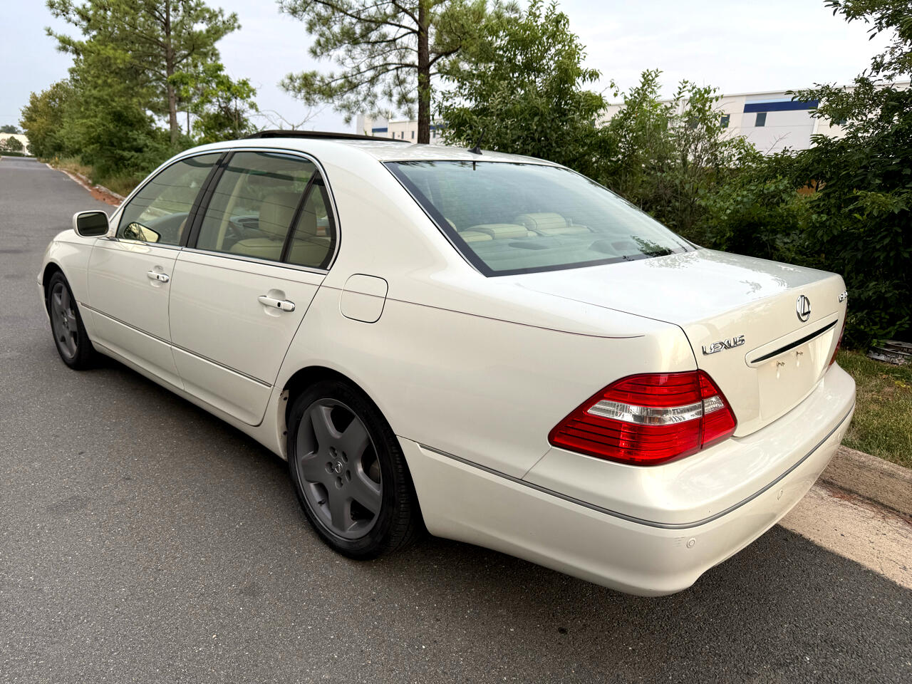 2005 Lexus LS 430 photo 3