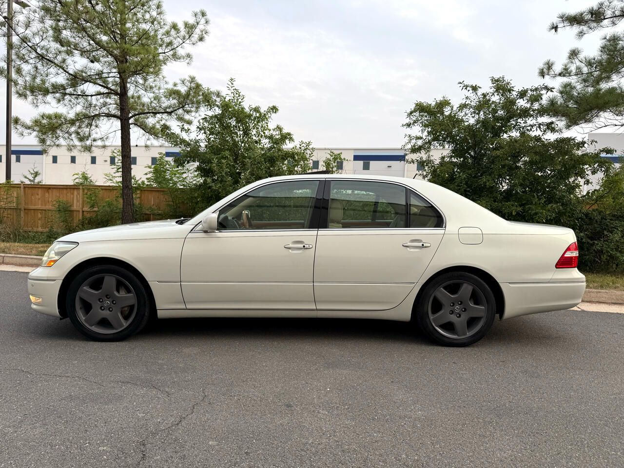 2005 Lexus LS 430 photo 8