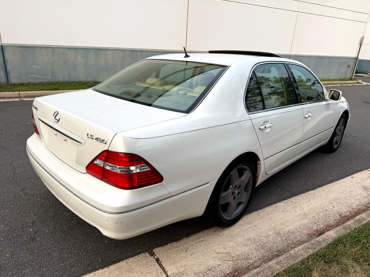 2005 Lexus LS 430 photo 10