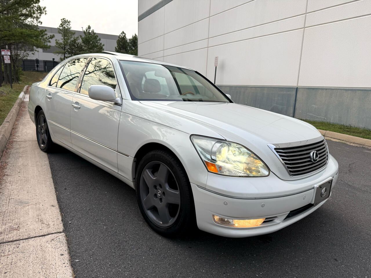 2005 Lexus LS 430 photo 11