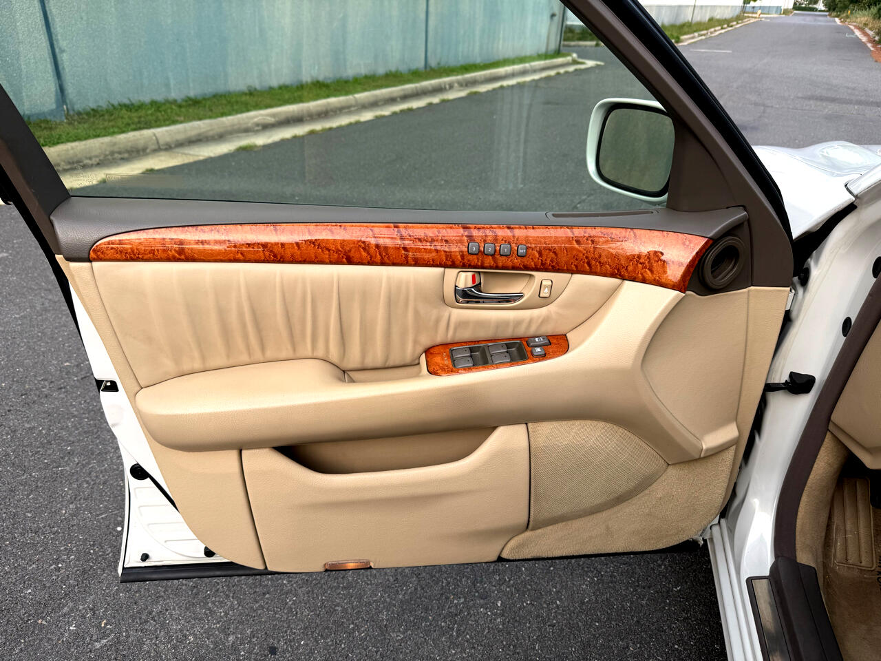 2005 Lexus LS 430 photo 15