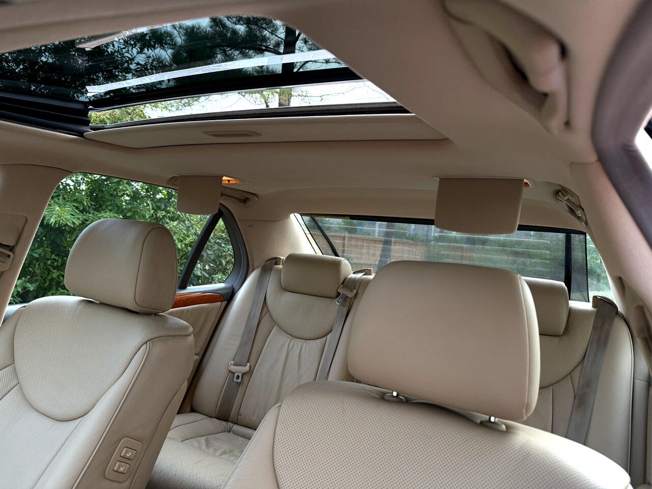 2005 Lexus LS 430 photo 18