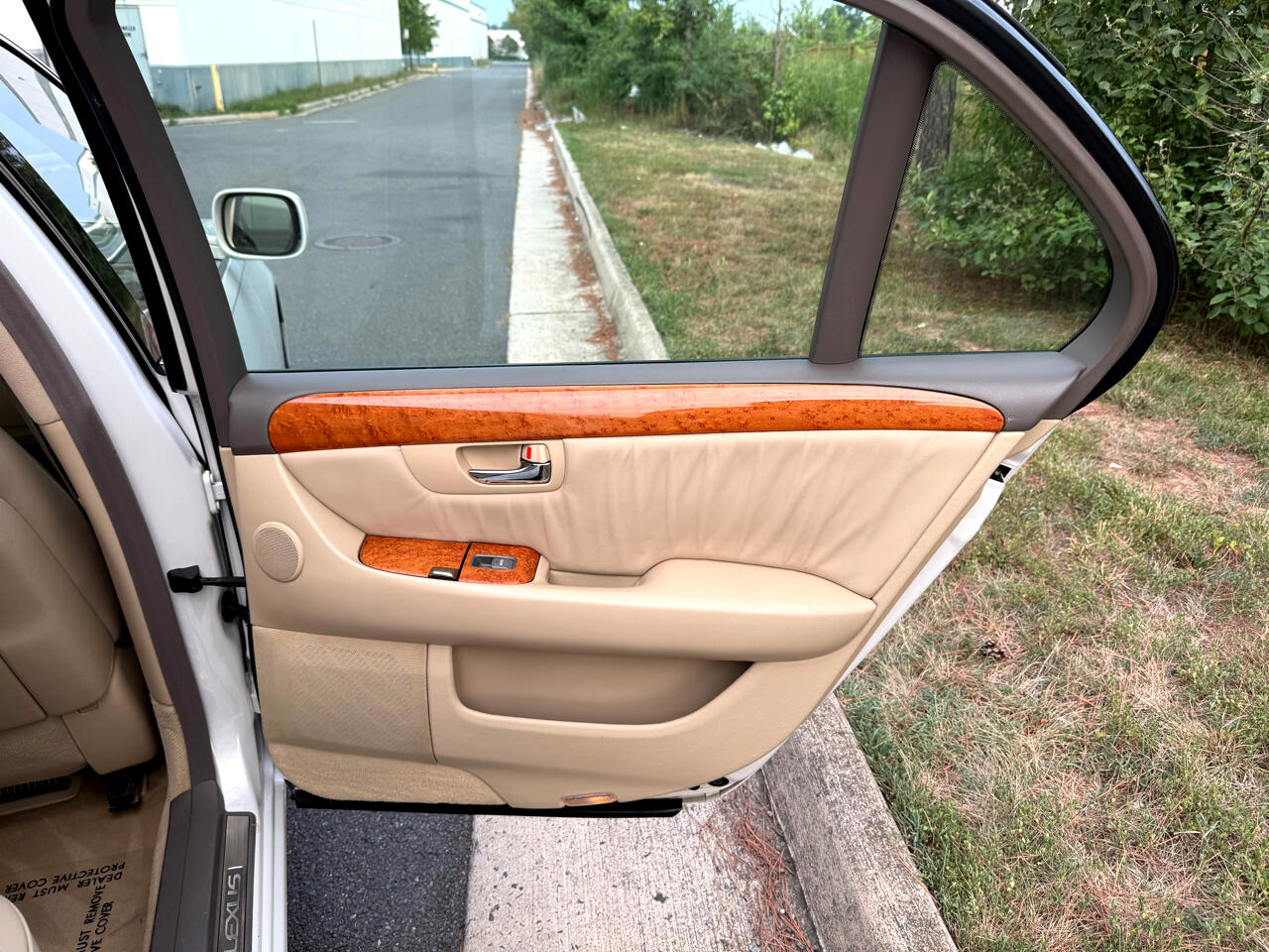 2005 Lexus LS 430 photo 25